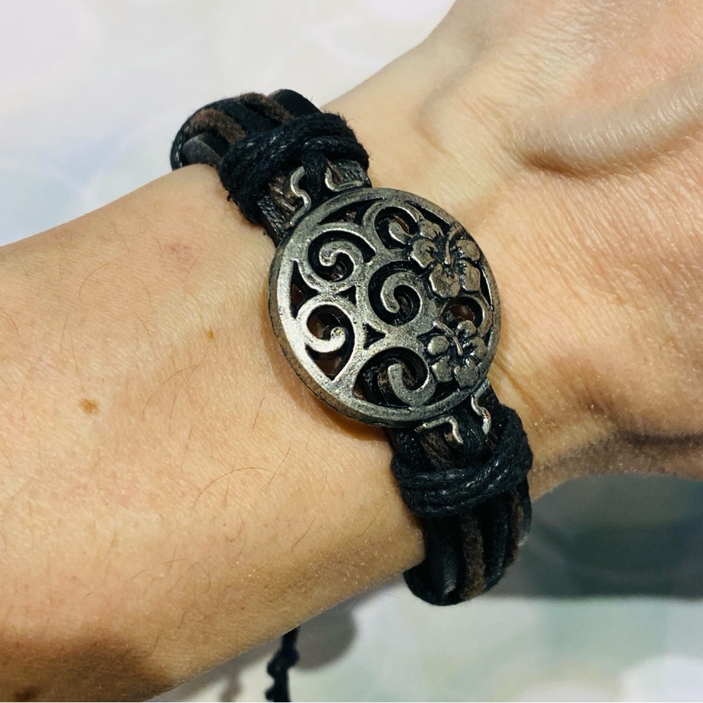 Artisan Black Leather Pewter Tone String Adjustable Bracelet Men Women Surfer